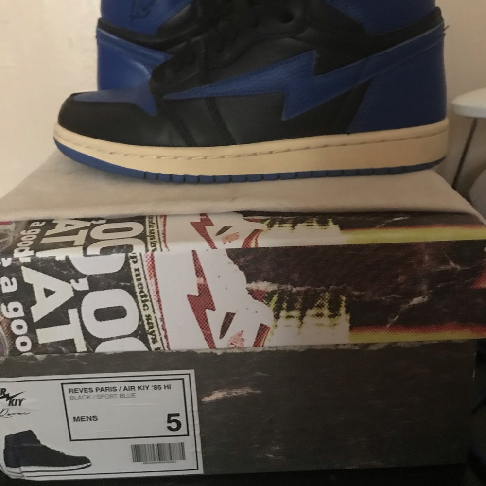 Reves Paris/ Air kiy’ 85 black/royal blue size 5 in men / 7 in women